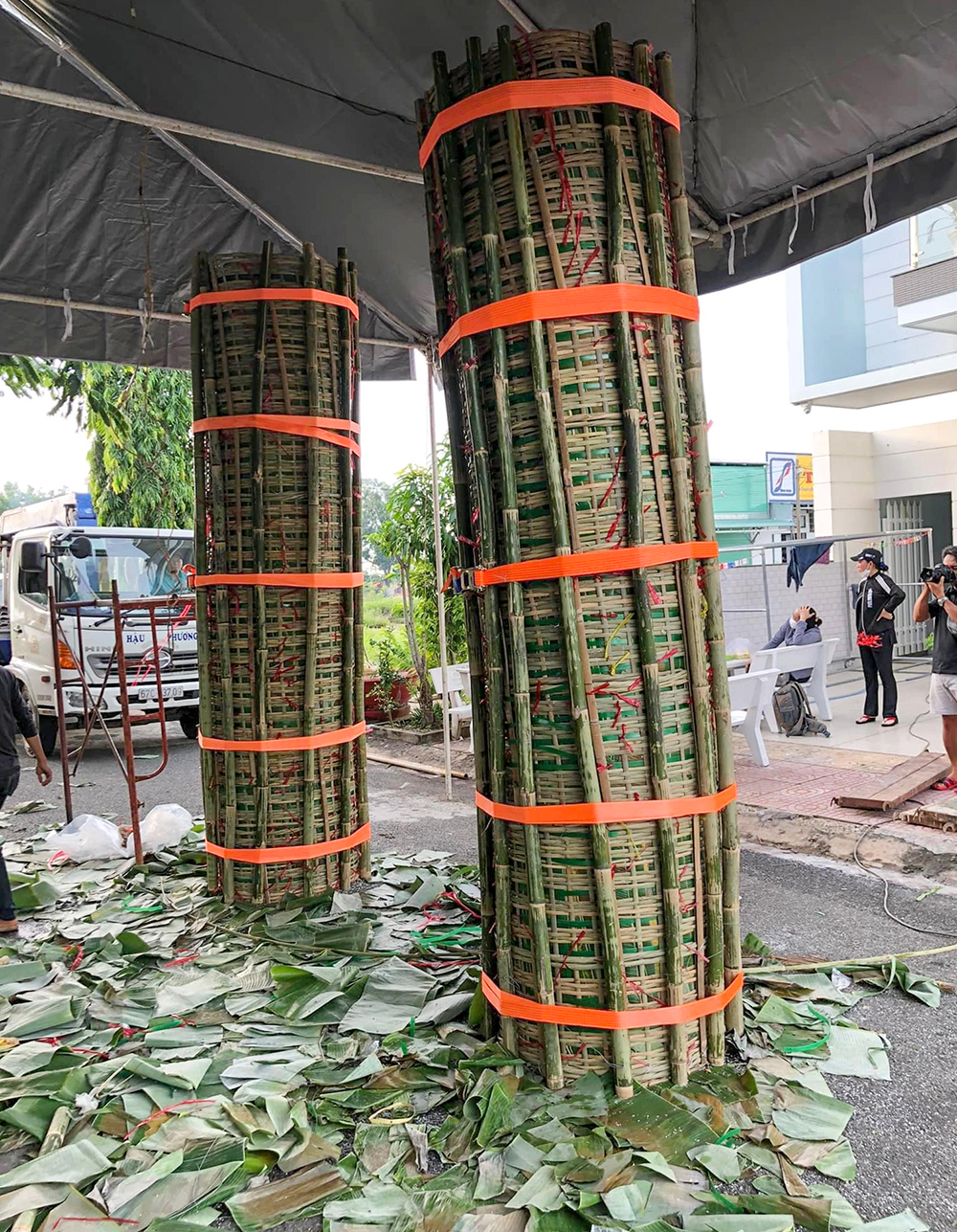 Nấu 2 đòn bánh tét nặng 3 tấn dâng cúng Bà Chúa Xứ núi Sam