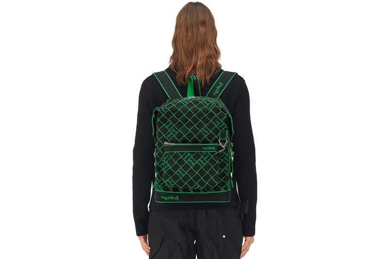 Bottega Veneta ra mắt túi Webbing kì quặc mà độc đáo