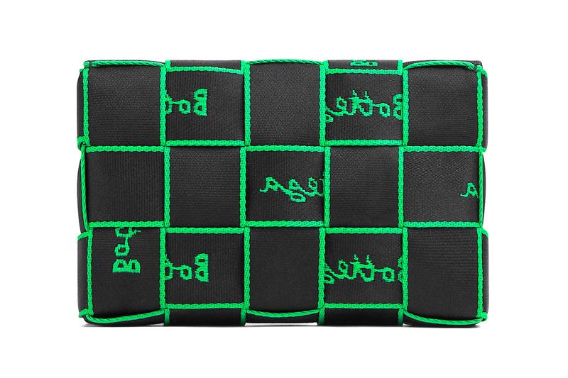 Bottega Veneta ra mắt túi Webbing kì quặc mà độc đáo