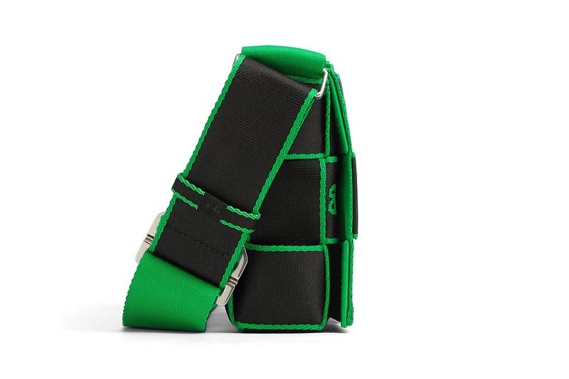 Bottega Veneta ra mắt túi Webbing kì quặc mà độc đáo