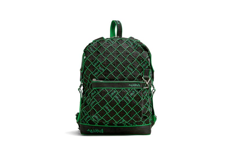 Bottega Veneta ra mắt túi Webbing kì quặc mà độc đáo