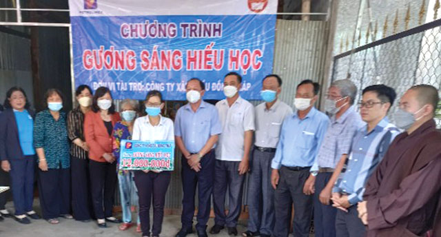 Đồng Tháp: Trao học bổng “Gương sáng hiếu học”