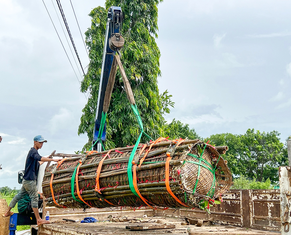 Nấu 2 đòn bánh tét nặng 3 tấn dâng cúng Bà Chúa Xứ núi Sam