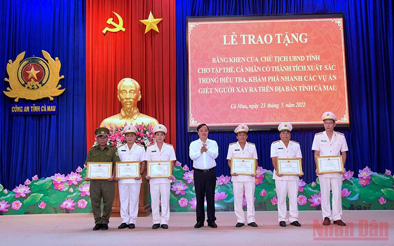 Cà Mau tặng Bằng khen các tập thể, cá nhân phá nhanh các vụ trọng án