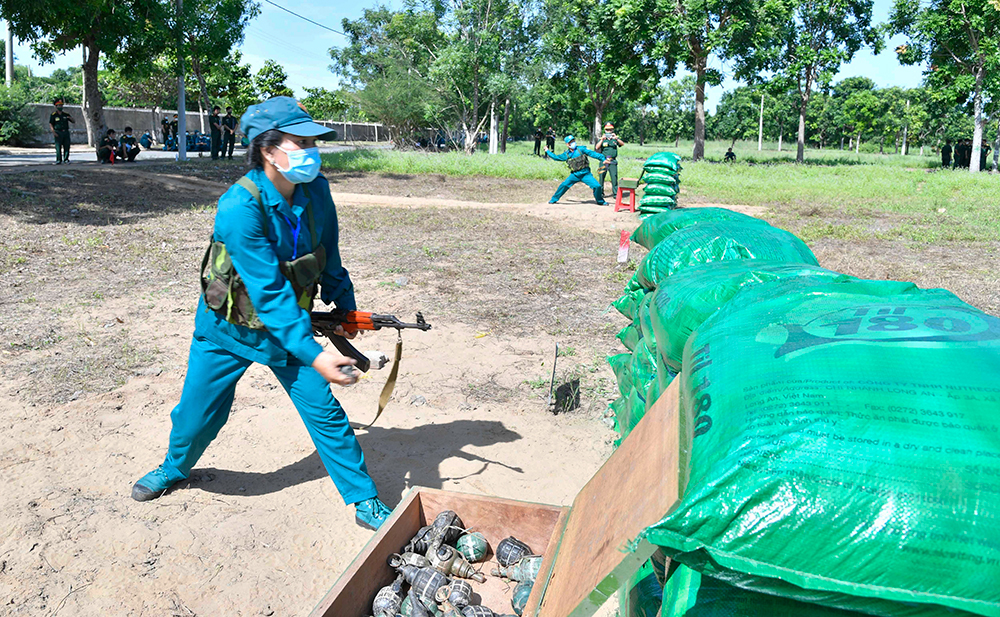 Khai mạc Hội thao Trung đội dân quân cơ động và nữ dân quân thường trực