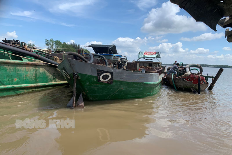 Tăng cường đấu tranh với hành vi khai thác cát sông trái phép