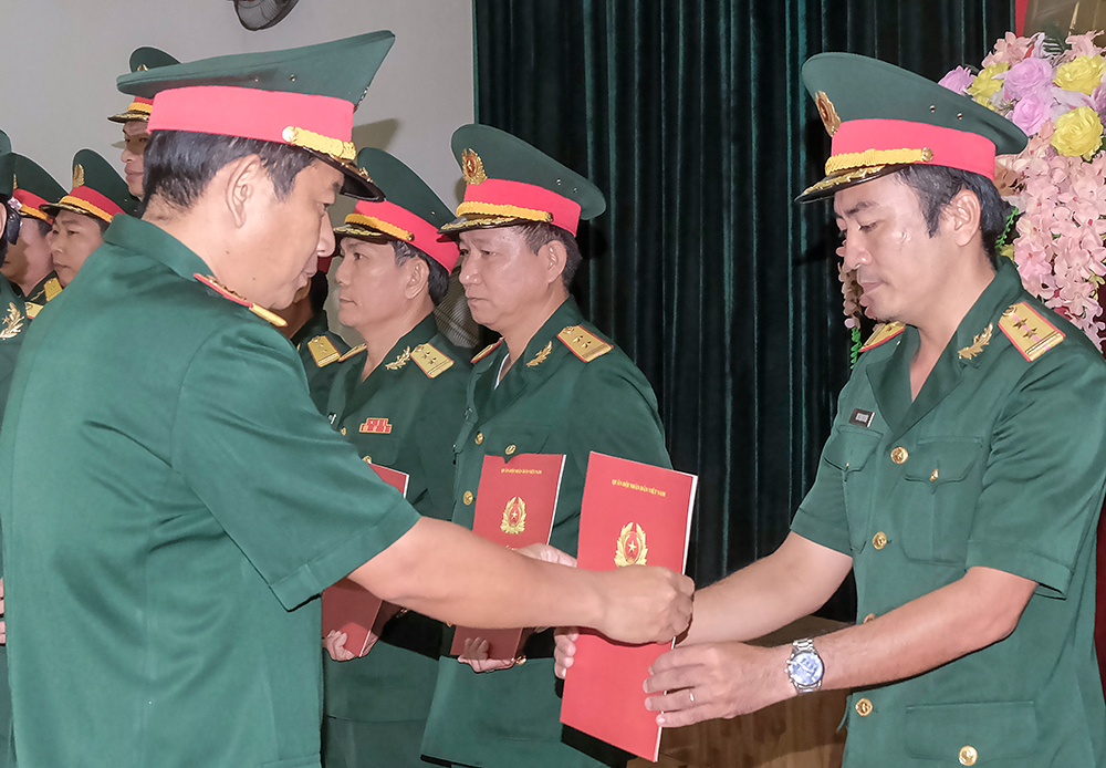Ban Thường vụ Đảng ủy Quân sự tỉnh An Giang công bố quyết định thăng quân hàm và nâng lương cán bộ năm 2022
