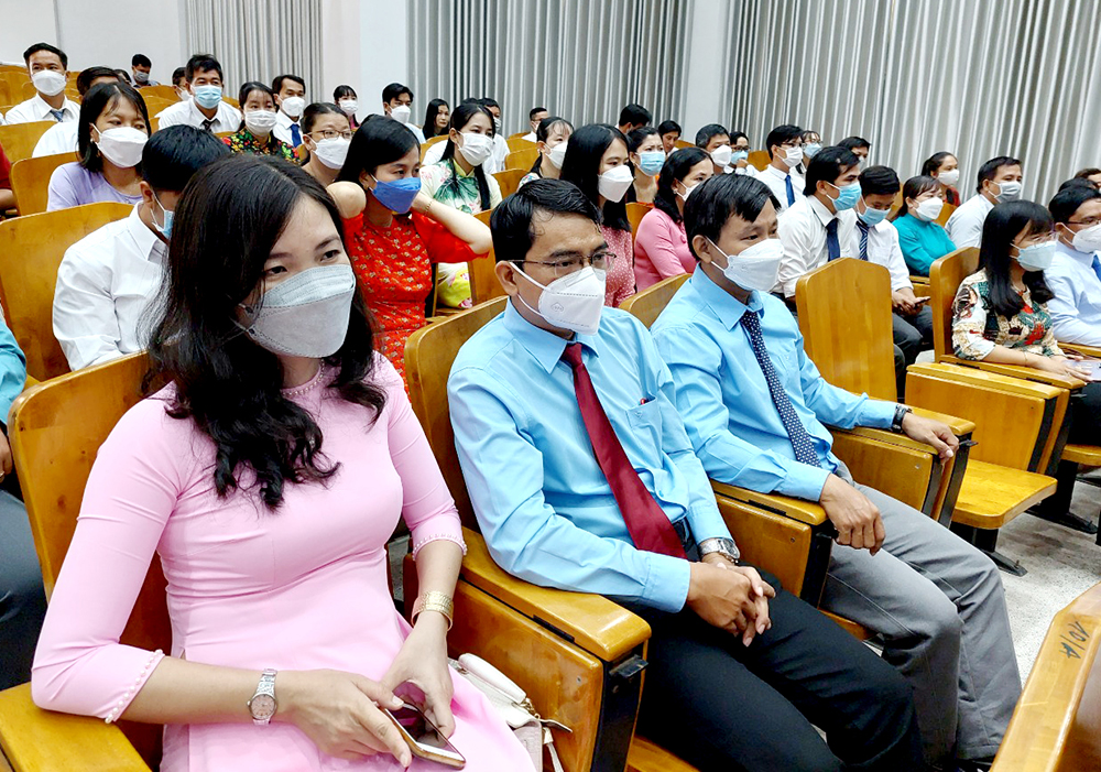 Sở Giáo dục và Đào tạo An Giang trao thưởng hội thi giáo viên dạy giỏi cấp trung học