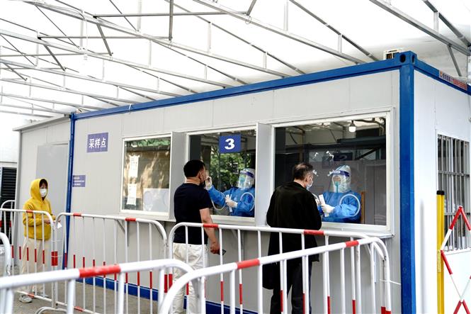COVID-19 tới 6h sáng 28/5: Ca mắc-tử vong tiếp đà giảm toàn cầu, riêng Triều Tiên trên 100.000 'ca sốt'
