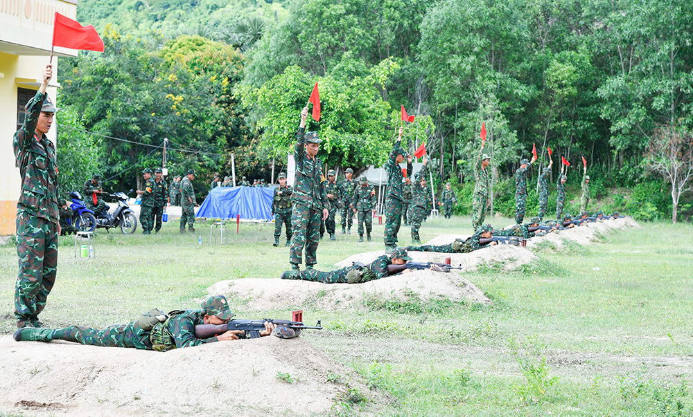“Hoa hồng trước gió tung bay…”