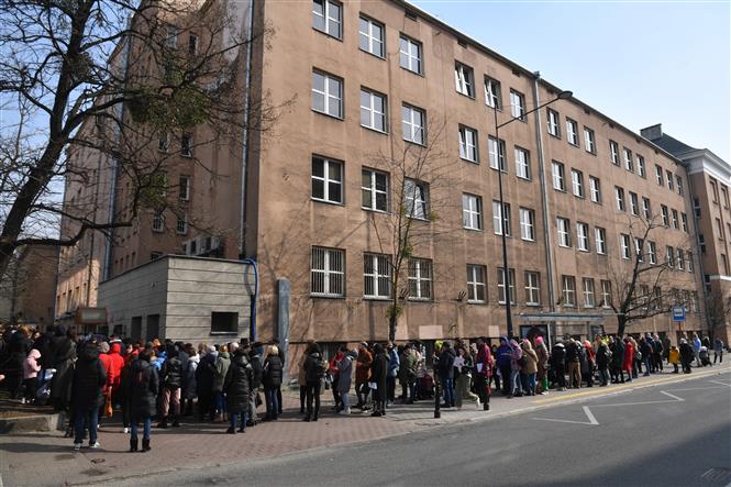 Châu Âu chấm dứt một số chương trình phúc lợi dành cho người tị nạn Ukraine