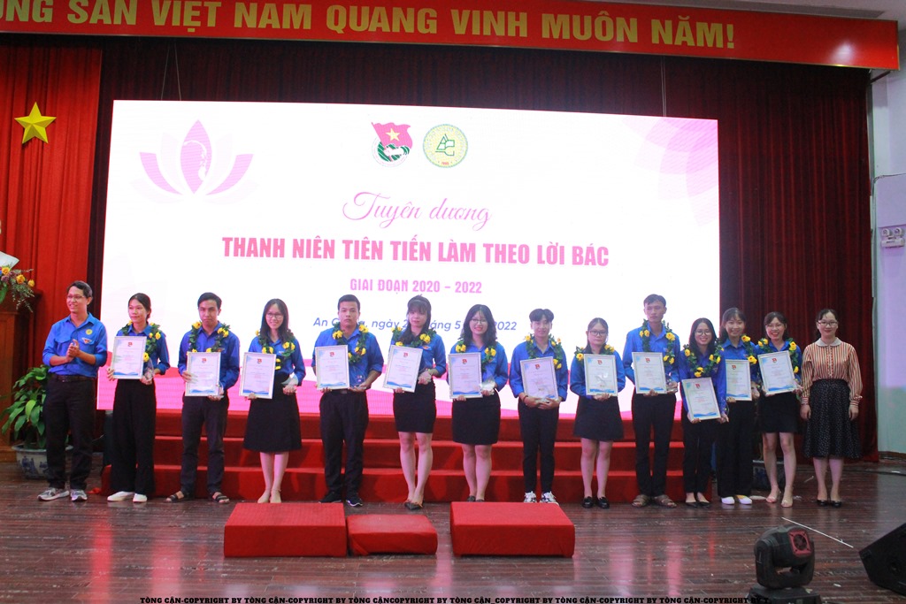 Sinh viên Phan Tuyết Cương xuất sắc đạt giải nhất Cuộc thi Thủ lĩnh thanh niên mùa 3/2022