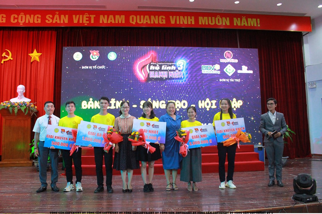Sinh viên Phan Tuyết Cương xuất sắc đạt giải nhất Cuộc thi Thủ lĩnh thanh niên mùa 3/2022