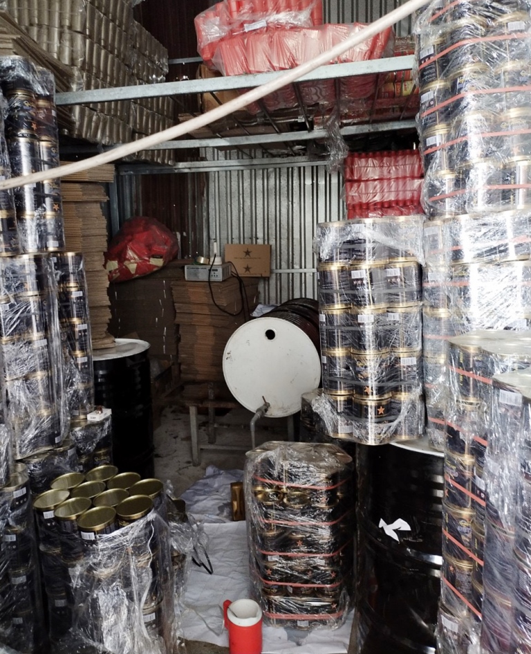An Giang: Phát hiện một hộ dân nghi sản xuất nhớt giả