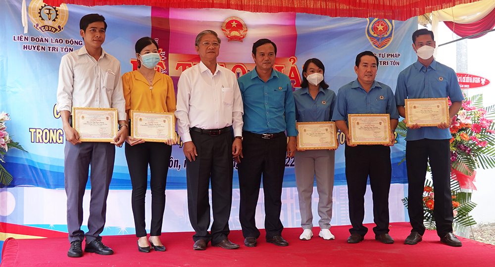 Tháng Công nhân tại Tri Tôn: Gắn kết tổ chức công đoàn và người lao động