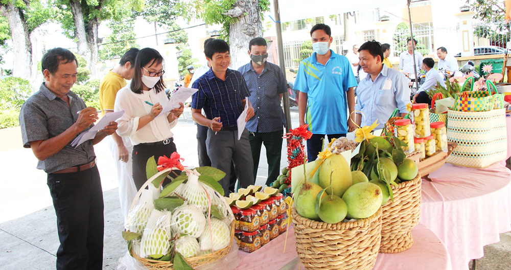 Hội Nông dân huyện Chợ Mới tổ chức hội thi, trưng bày sản phẩm nông nghiệp an toàn tiêu biểu lần thứ V/2022