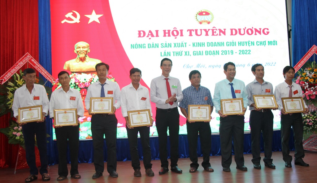 Chợ Mới tuyên dương nông dân sản xuất-kinh doanh giỏi giai đoạn 2019-2022