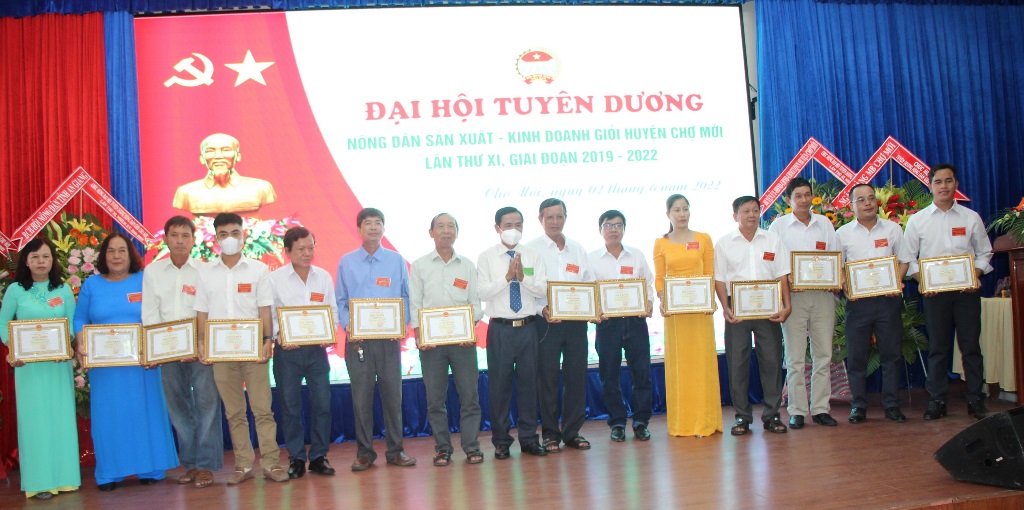 Chợ Mới tuyên dương nông dân sản xuất-kinh doanh giỏi giai đoạn 2019-2022