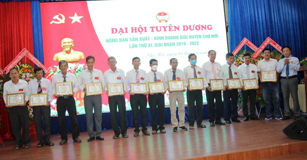 Chợ Mới tuyên dương nông dân sản xuất-kinh doanh giỏi giai đoạn 2019-2022