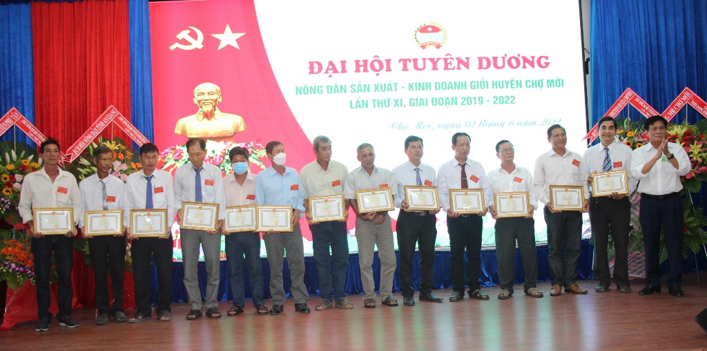 Chợ Mới tuyên dương nông dân sản xuất-kinh doanh giỏi giai đoạn 2019-2022