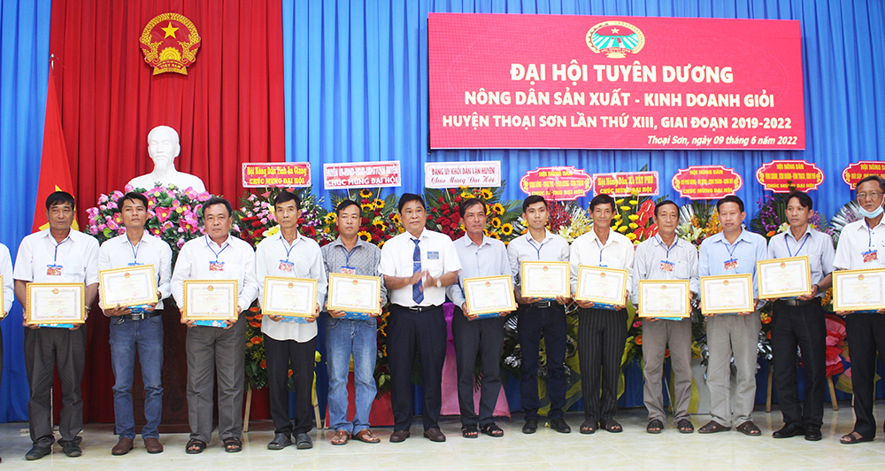 13.507 lượt nông dân Thoại Sơn đạt danh hiệu nông dân sản xuất – kinh doanh giỏi các cấp giai đoạn 2019 – 2022