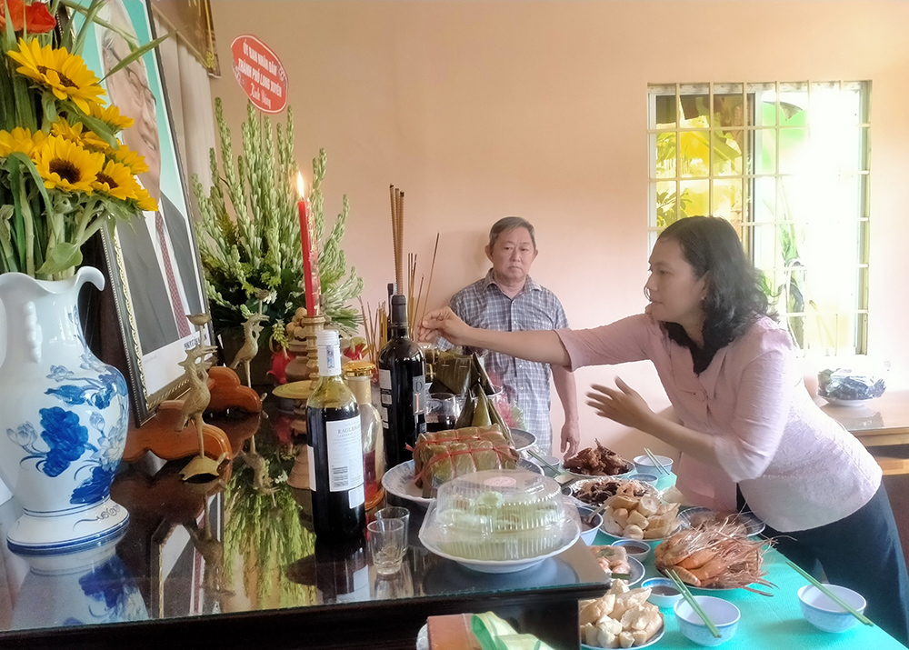 Dâng hương tưởng nhớ cố Thủ tướng Võ Văn Kiệt