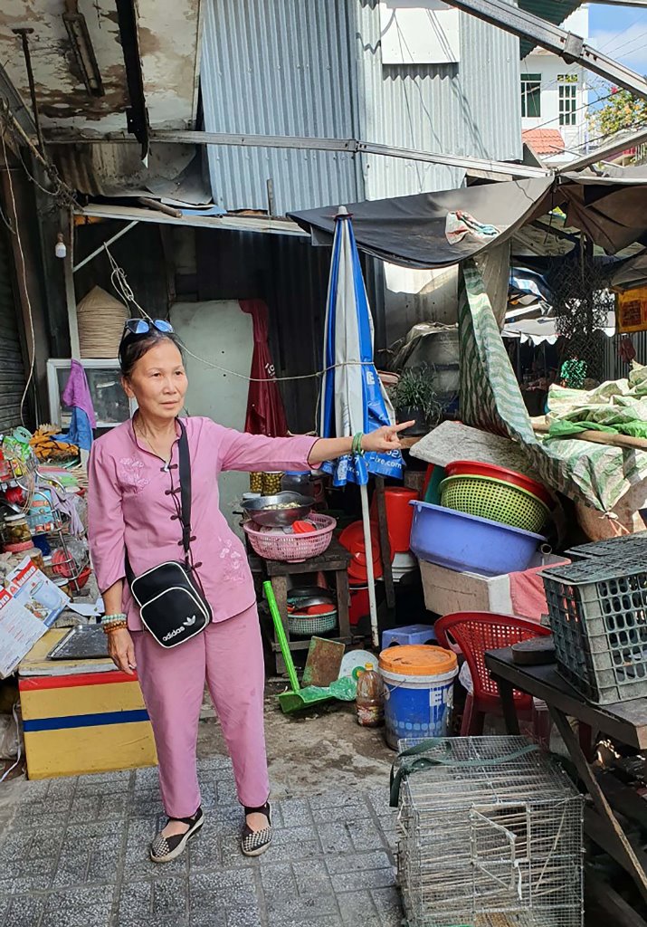 Yêu cầu trả lại vỉa hè trước nhà