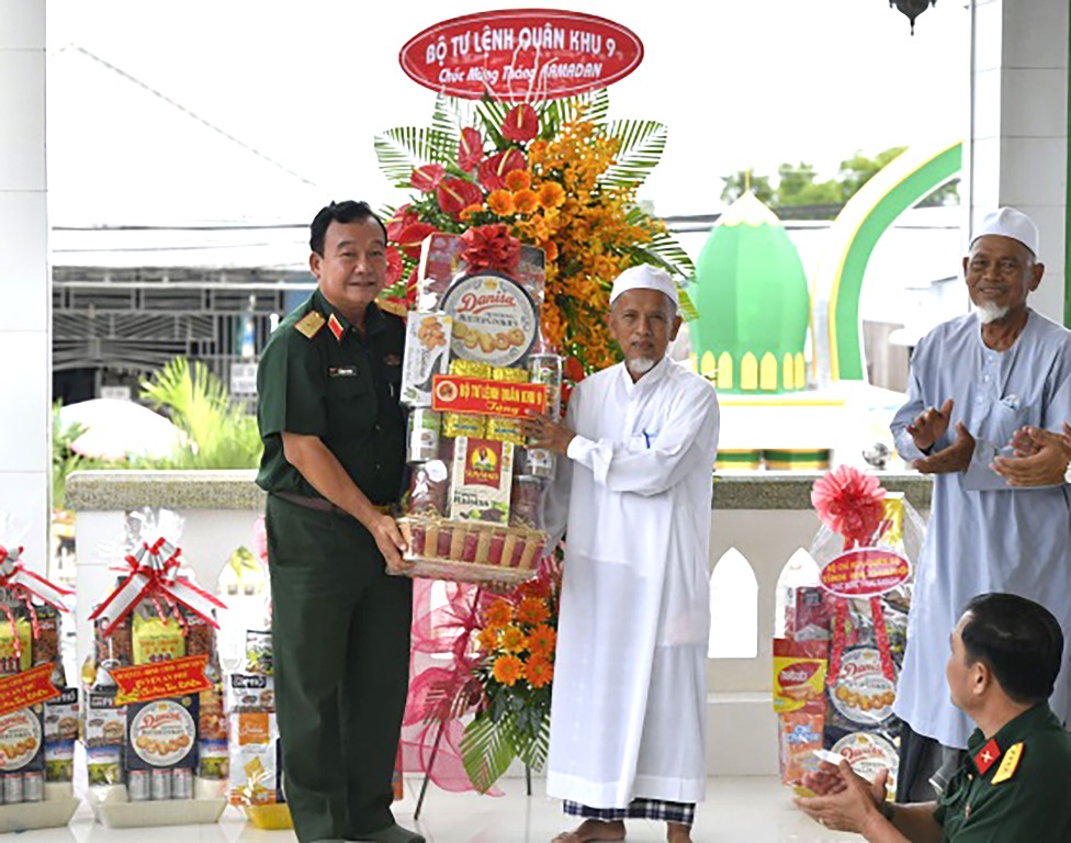 Gắn kết quân đội với đồng bào dân tộc thiểu số
