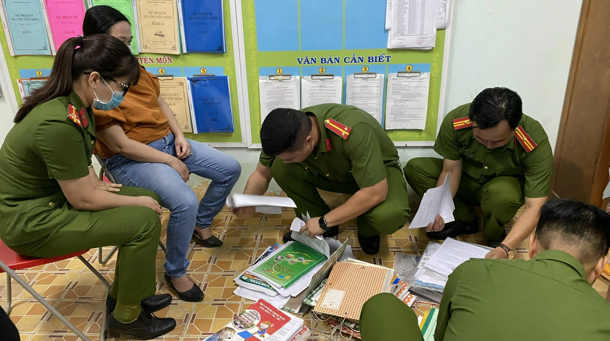 Bắt tạm giam nguyên hiệu trưởng và nguyên kế toán Trường Tiểu học Võ Thị Sáu do sai phạm về quản lý, sử dụng tài chính