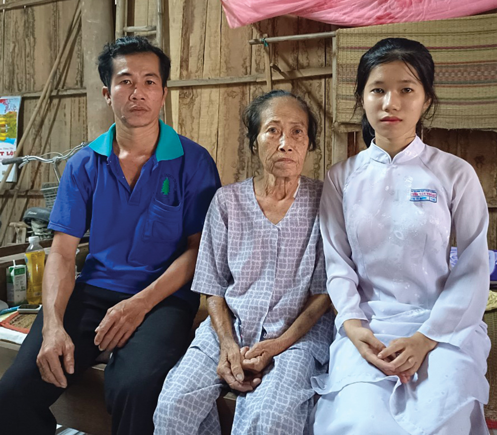 2 phụ nữ đau bệnh cần được giúp đỡ
