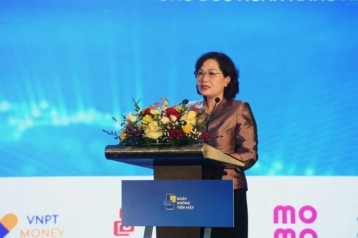Bùng nổ thanh toán qua điện thoại di động, tăng trưởng gần 100%