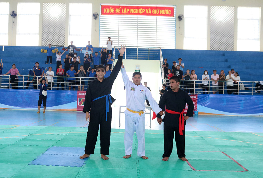 TP. Long Xuyên đoạt hạng nhất toàn đoàn môn Pencak Silat