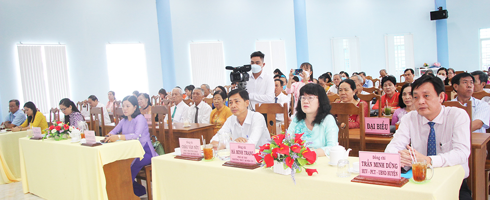 Tôn vinh 37 hộ gia đình hạnh phúc tiêu biểu ở Chợ Mới