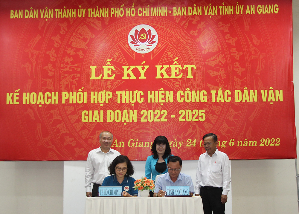 Ban Dân vận Tỉnh ủy An Giang và Ban Dân vận Thành ủy TP. Hồ Chí Minh ký kết phối hợp thực hiện công tác dân vận