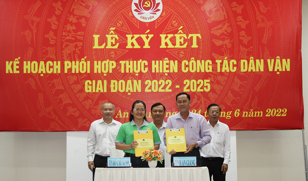 Ban Dân vận Tỉnh ủy An Giang và Ban Dân vận Thành ủy TP. Hồ Chí Minh ký kết phối hợp thực hiện công tác dân vận