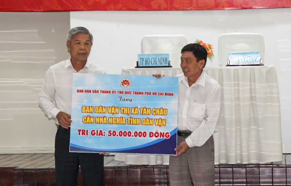 Ban Dân vận Tỉnh ủy An Giang và Ban Dân vận Thành ủy TP. Hồ Chí Minh ký kết phối hợp thực hiện công tác dân vận