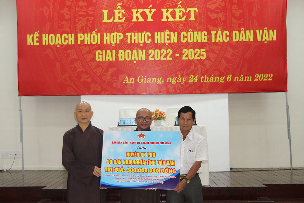 Ban Dân vận Tỉnh ủy An Giang và Ban Dân vận Thành ủy TP. Hồ Chí Minh ký kết phối hợp thực hiện công tác dân vận