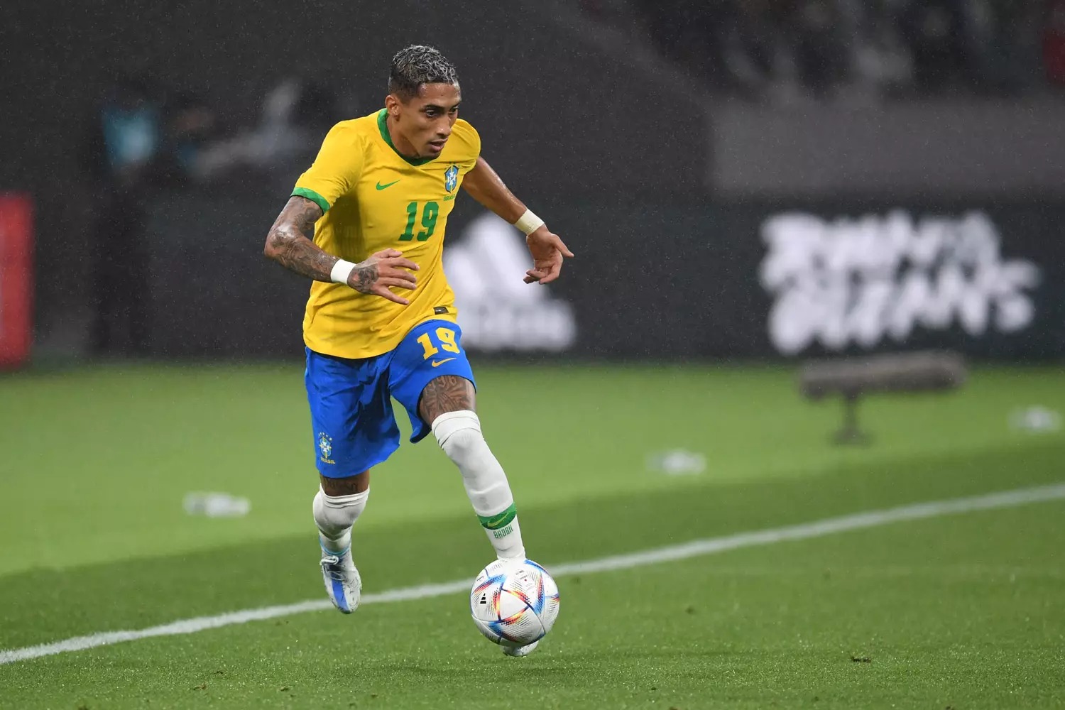 MU quan tâm Neymar, Arsenal hỏi mua Raphinha