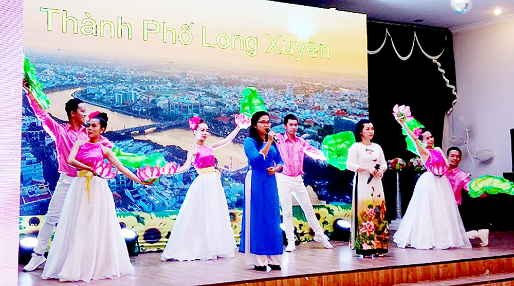 Gia đình bình an - xã hội hạnh phúc