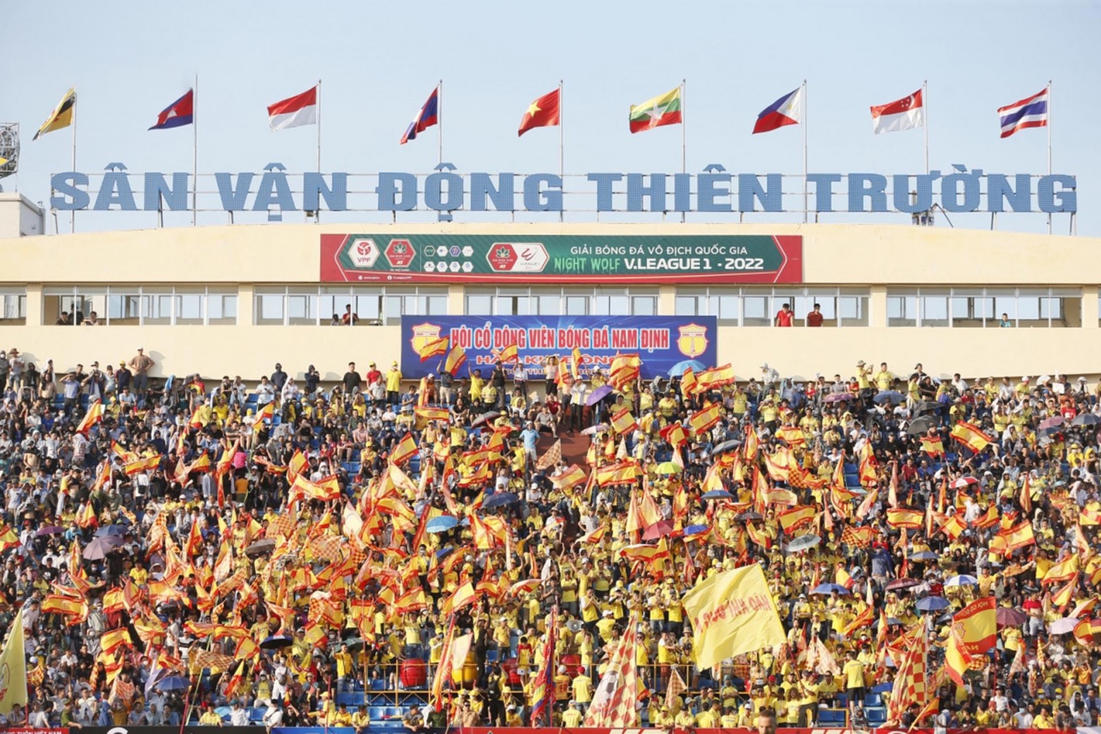 Sôi động ngày V-League trở lại