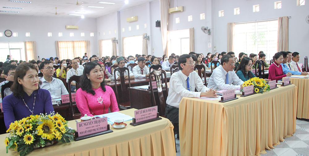 Hội Liên hiệp Phụ nữ An Giang họp mặt biểu dương 50 gia đình trẻ tiêu biểu năm 2022