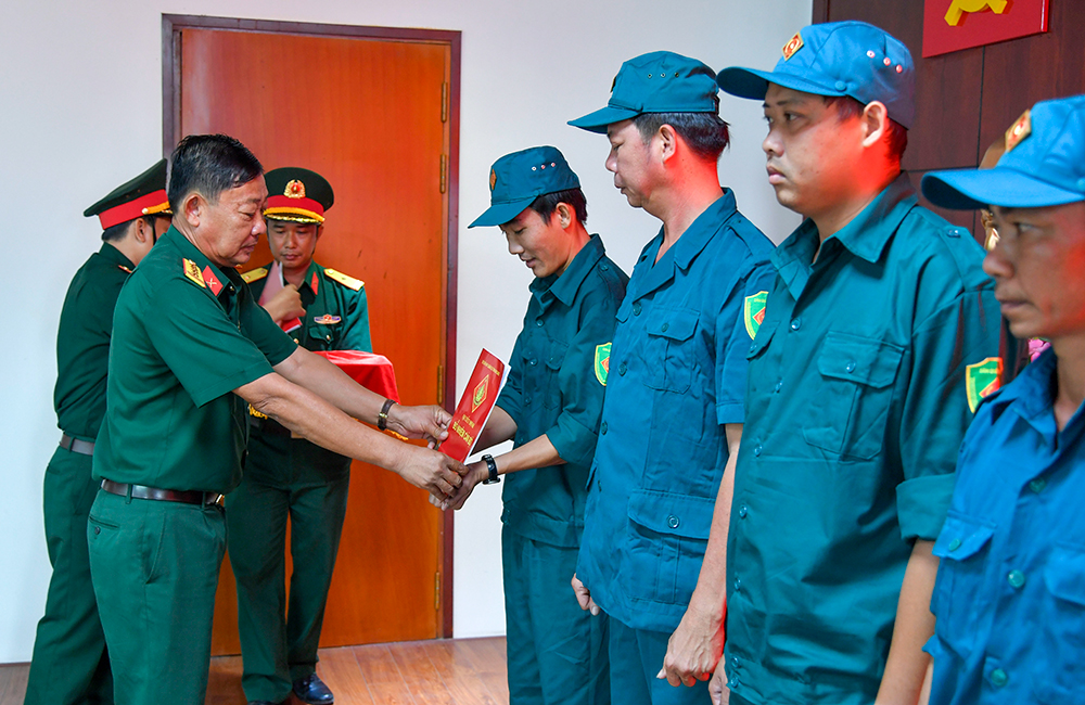 An Giang công bố quyết định thành lập Đại đội tự vệ pháo phòng không 37mm