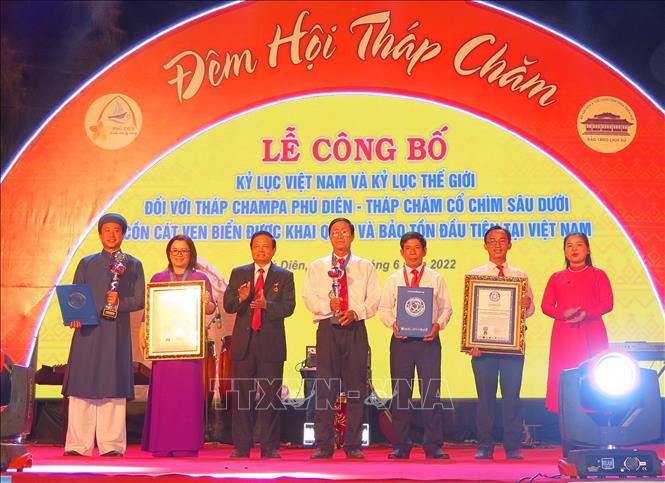 Tháp Champa Phú Diên được công nhận kỷ lục thế giới