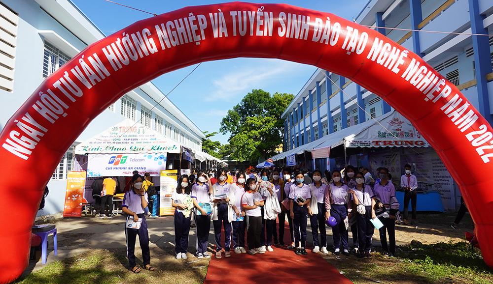 Hơn 1.000 người tham gia Ngày hội tư vấn, hướng nghiệp và tuyển sinh đào tạo nghề tại Trường Cao đẳng Nghề An Giang