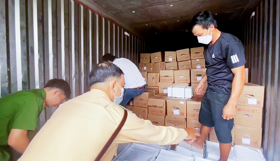 An Giang: Phát hiện xe tải vận chuyển gần 16 tấn thịt heo không rõ nguồn gốc
