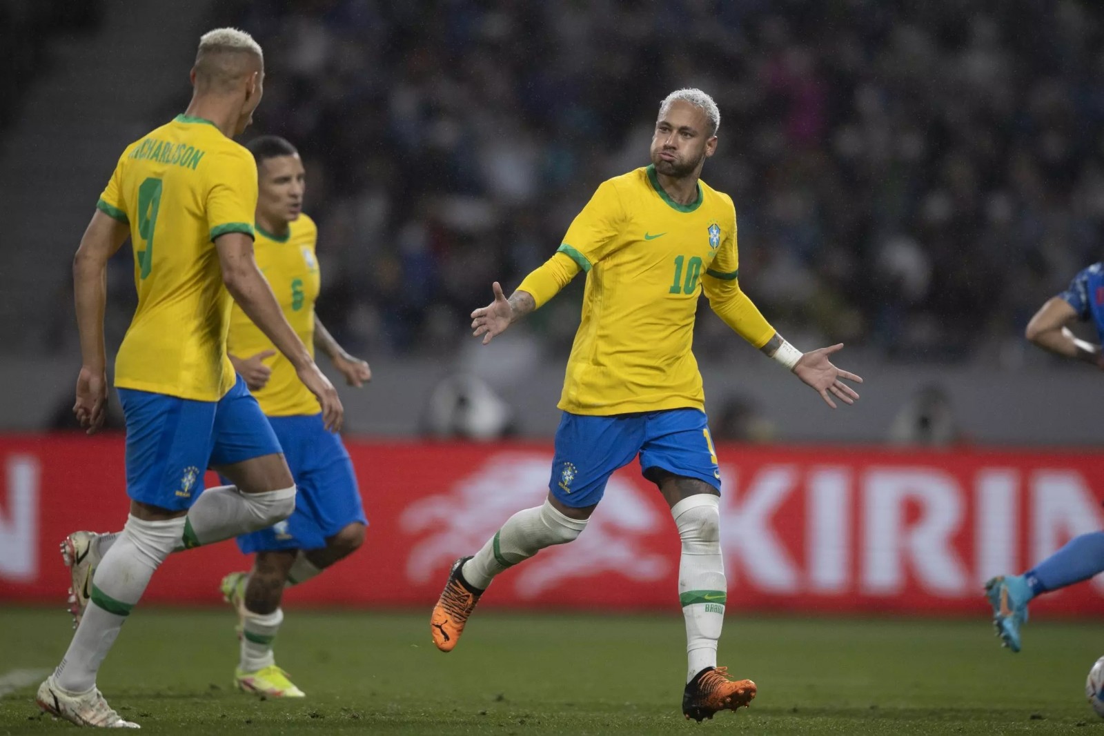 MU chốt giá cuối De Jong, Neymar muốn về Barca