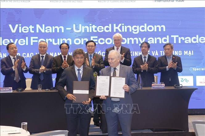 Chủ tịch Quốc hội dự Toạ đàm cấp cao Việt Nam - Anh về kinh tế, thương mại