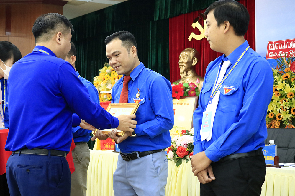 Đồng chí Tô Kim Hồng tái đắc cử Bí thư Đoàn Khối Cơ quan và Doanh nghiệp tỉnh An Giang, nhiệm kỳ 2022-2027