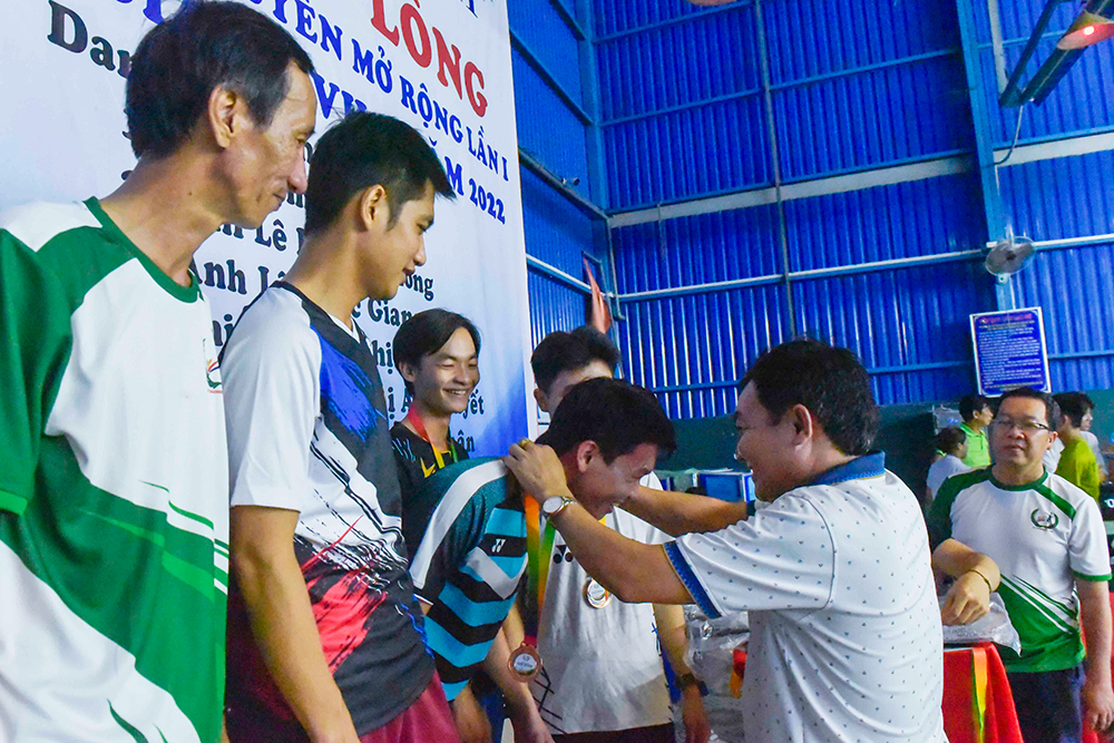Hấp dẫn Giải cầu lông PK Club Long Xuyên mở rộng lần I tranh Giải REVILO năm 2022