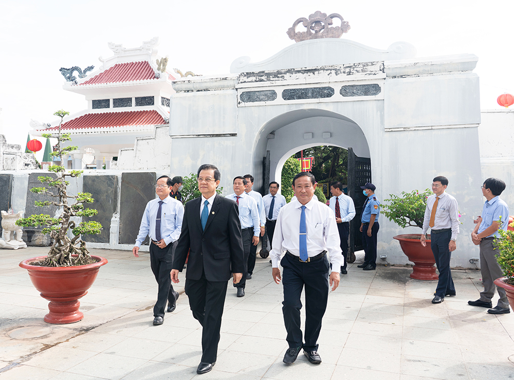 Bí thư Tỉnh ủy An Giang Lê Hồng Quang viếng, dâng hương tưởng niệm danh thần Thoại Ngọc Hầu